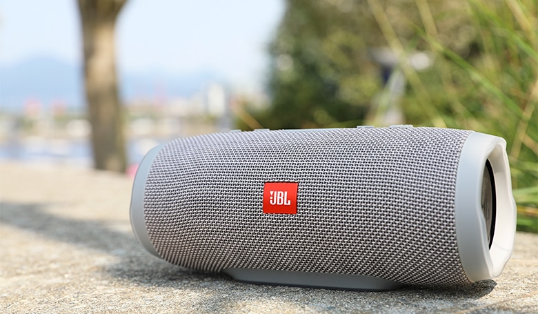 distrikt zone Abe JBL Charge 3 vs JBL Flip 4: Flagship or Compact?