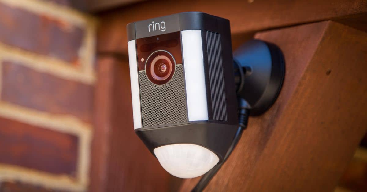 Arlo Pro vs Ring Spotlight Cam: Pros & Cons and Verdict