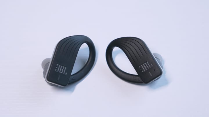 how long does jbl headphones take to charge