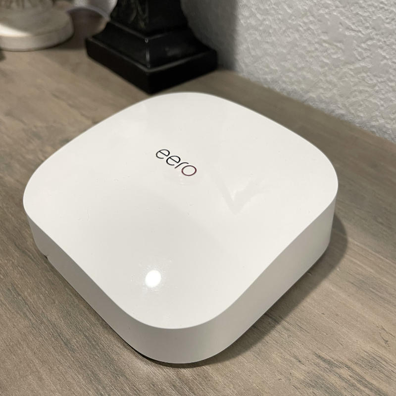 eero Pro 6 on desk - side view