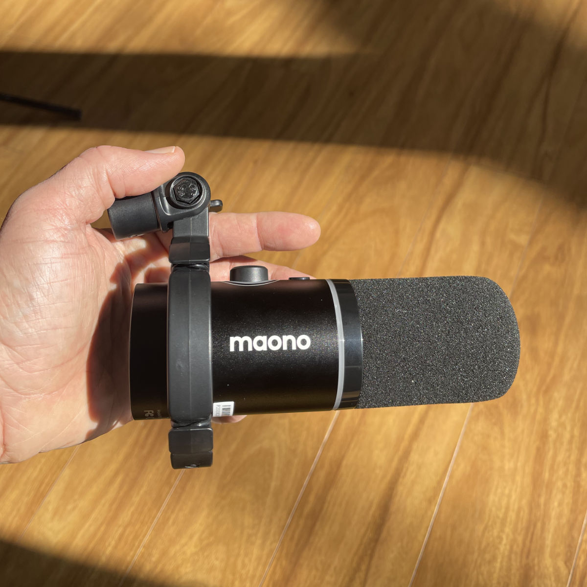 Moano PD200X microphone in hand